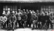 1937年春毛主席与朱总司令同抗大部分人员合影