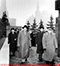 1957年11月5日，毛泽东率中国党政代表团前往莫斯科红场拜谒列宁、斯大林墓 width=