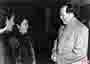 1964年12月，毛泽东会见著名沪剧演员丁是娥